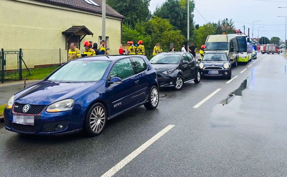 Zderzenie pięciu pojazdów na ulicy Rybnickiej - komunikat policji - Serwis informacyjny z Raciborza - naszraciborz.pl