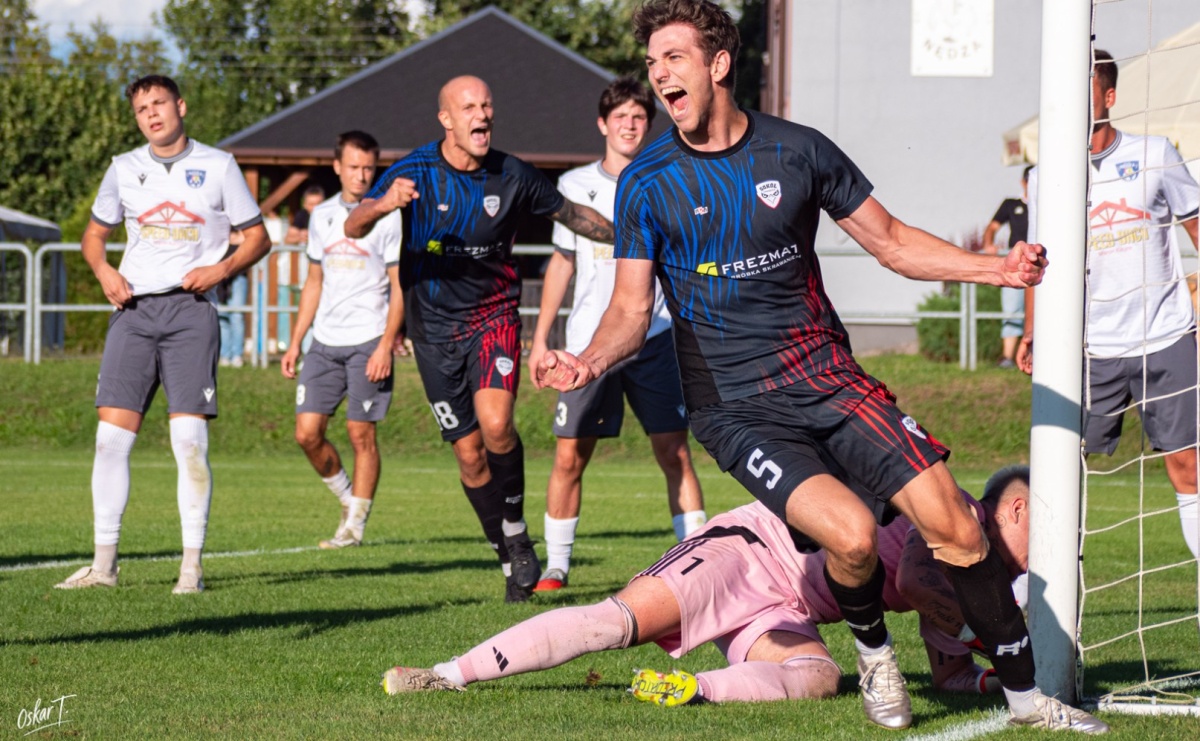Nędza przegrała z Sokołem. Goście odwrócili losy spotkania przy Sportowej [FOTO] - Serwis informacyjny z Raciborza - naszraciborz.pl