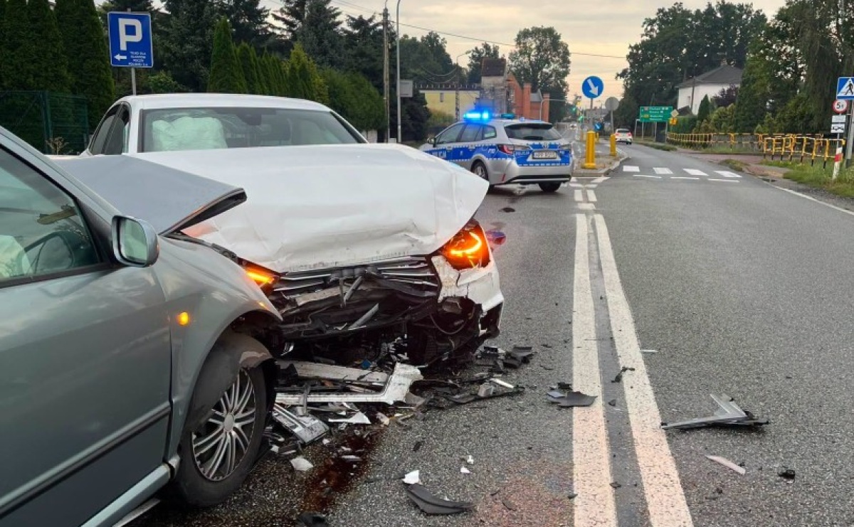 Zderzenie Audi i Skody na DK45. Jeden z kierowców trafił do szpitala - Serwis informacyjny z Raciborza - naszraciborz.pl