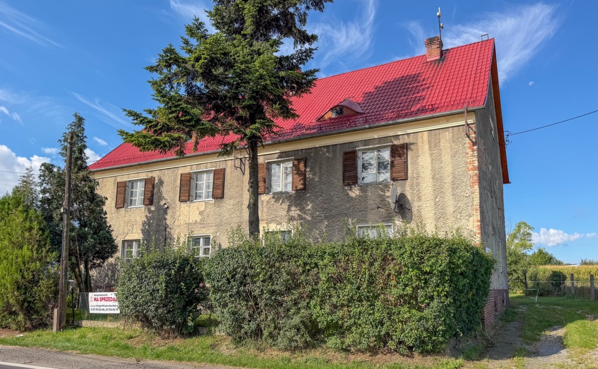 Dach wyremontowany, budynek pusty i przeznaczony na sprzedaż. Radni pytali o Hulczyńską 177 - Serwis informacyjny z Raciborza - naszraciborz.pl