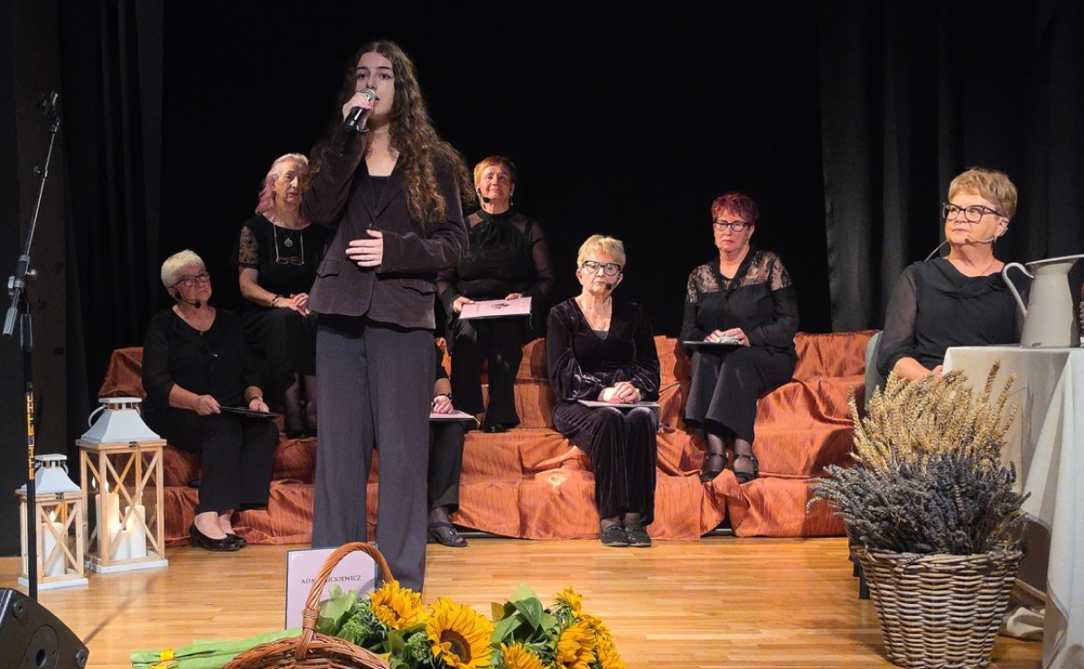 DZIADY Adama Mickiewicza wybrzmiały w Powiatowym Domu Kultury w Raciborzu - Serwis informacyjny z Raciborza - naszraciborz.pl