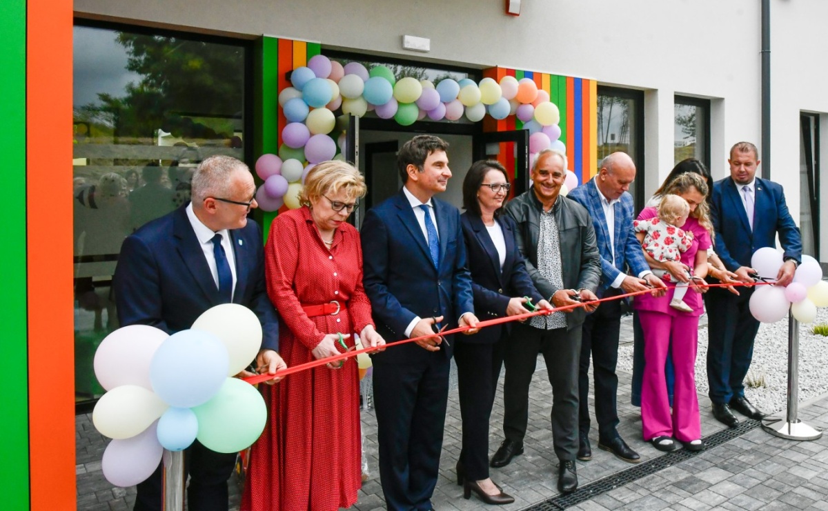Pierwszy żłobek w Pietrowicach Wielkich oficjalnie otwarty. Ma służyć rodzinom i wspierać ich zawodowe ambicje - Serwis informacyjny z Raciborza - naszraciborz.pl