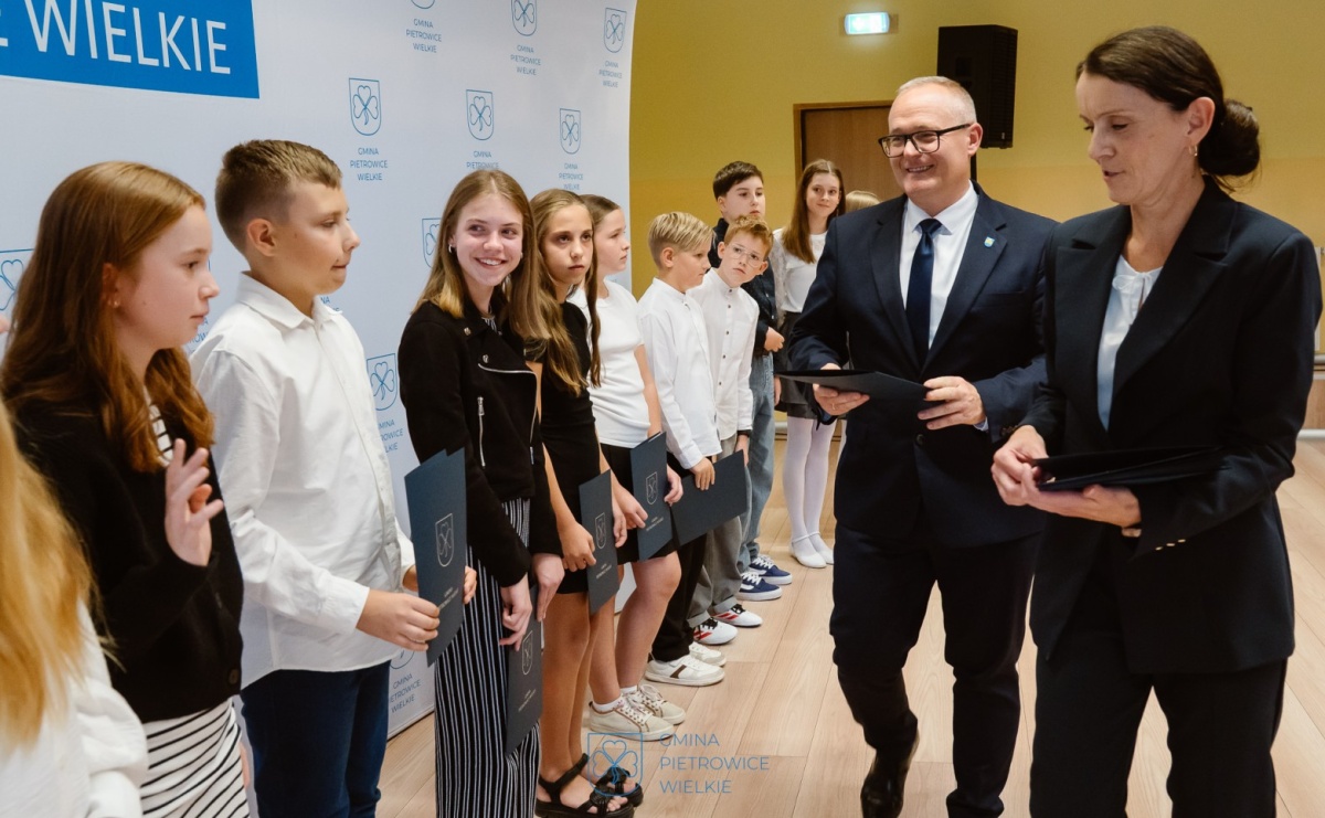 Najlepsi z najlepszych. Nagrody Wójta Gminy Pietrowice Wielkie dla uczniów i sportowców [FOTO - Serwis informacyjny z Raciborza - naszraciborz.pl