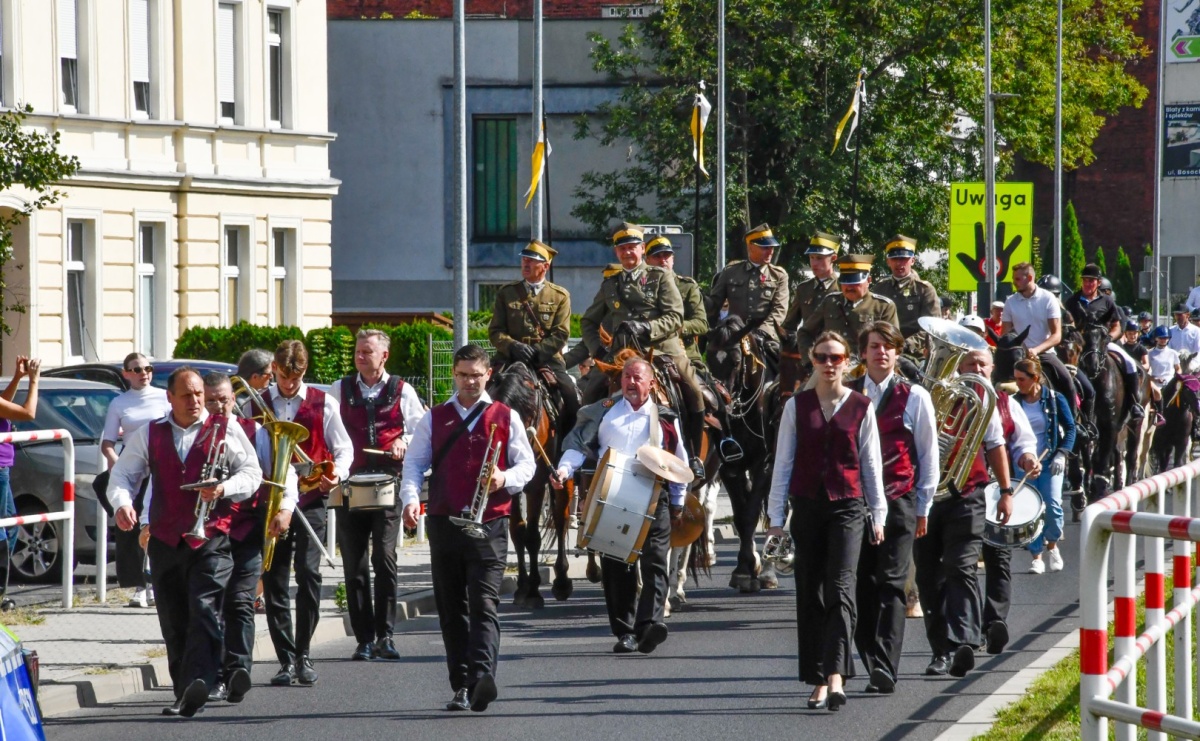 Hubertus na Ostrogu. Konna parada przeszła ulicami Raciborza [FOTO i WIDEO] - Serwis informacyjny z Raciborza - naszraciborz.pl