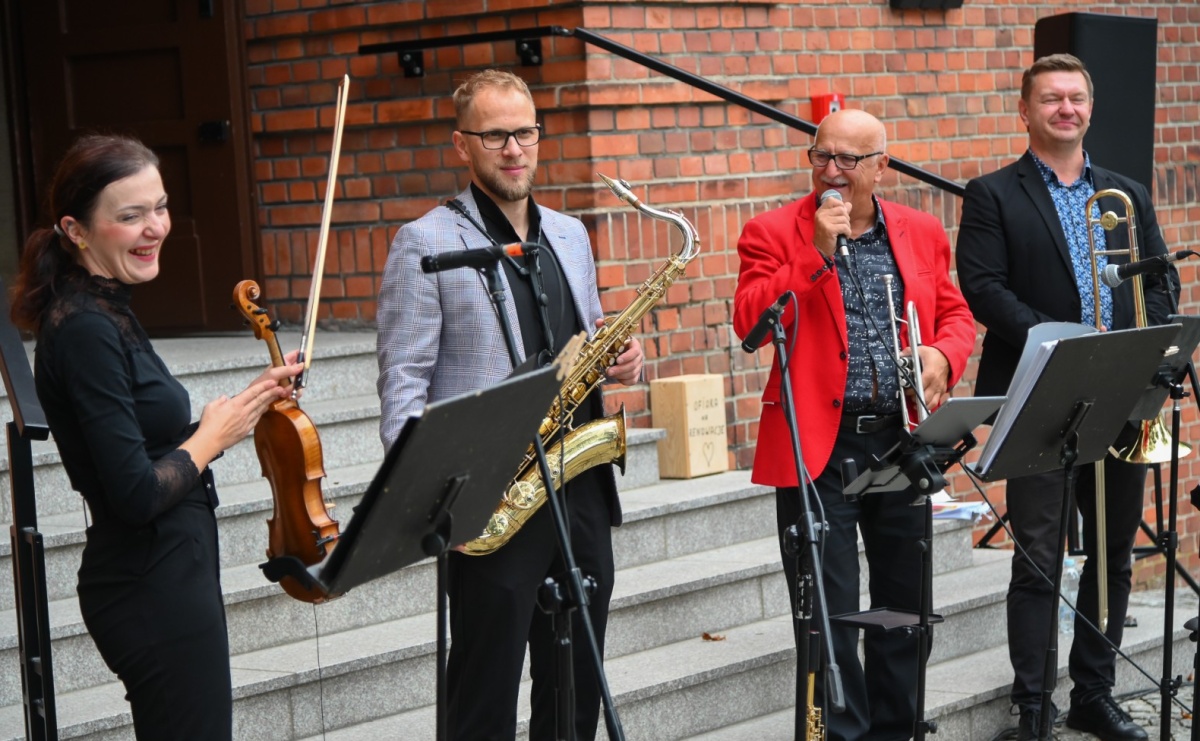 Jazz na cmentarzu. Parafia ewangelicko-augsburska zaprosiła Raciborza na koncert na wzgórzu - Serwis informacyjny z Raciborza - naszraciborz.pl