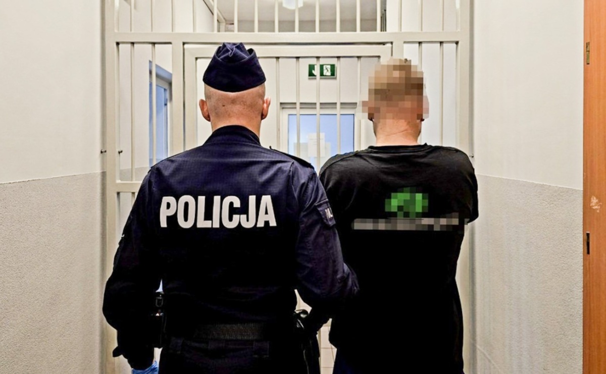 Dyżurny komendy szybko wytypował sprawcę kradzieży rozbójniczej. Złodziej uderzył ochroniarza butelką - Serwis informacyjny z Raciborza - naszraciborz.pl