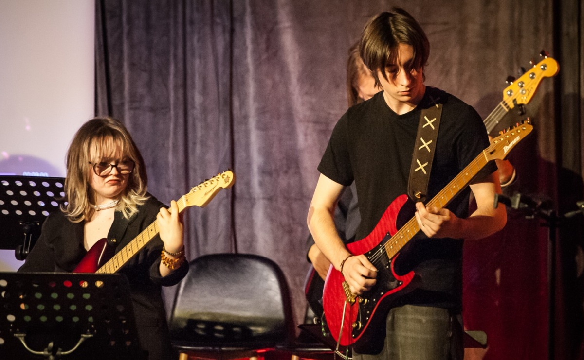 Rock na Zamku Piastowskim. Wieczór z muzyką Pink Floyd i Piotrem Metzem - Serwis informacyjny z Raciborza - naszraciborz.pl