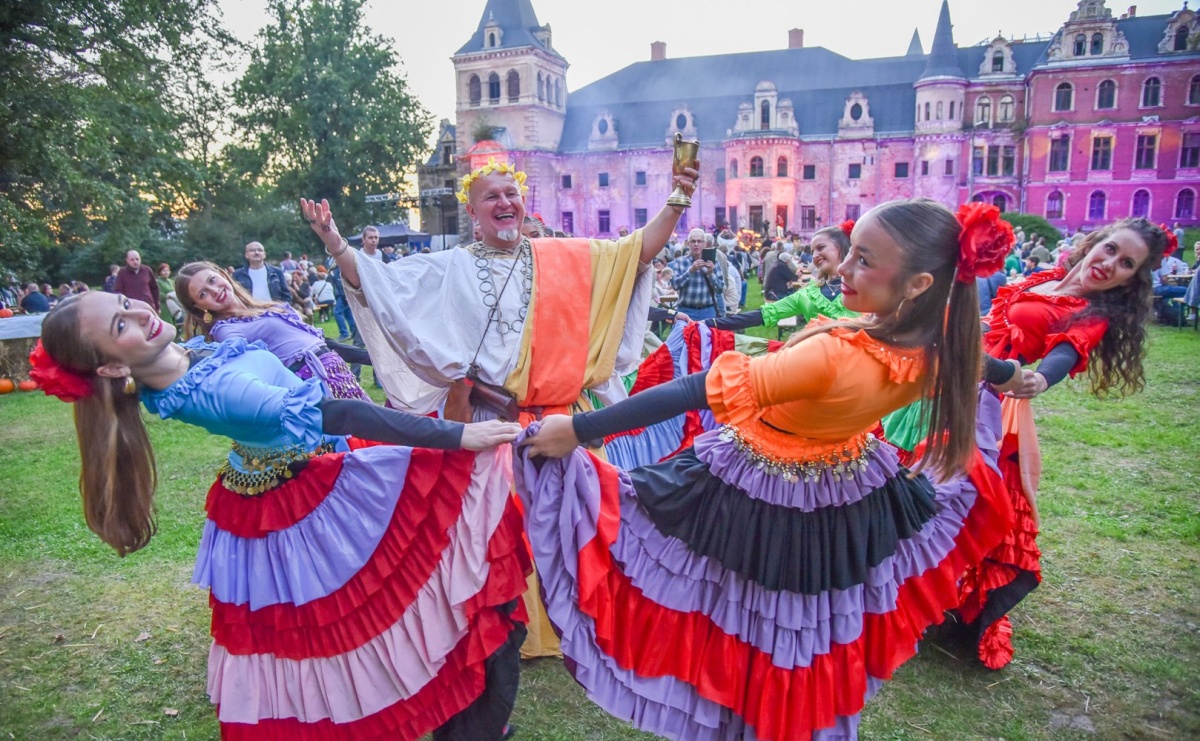 Winobranie, ogień i cygańska muzyka w Krowiarkach. Fanny Days 2026 za nami [FOTOREPORTAŻ] - Serwis informacyjny z Raciborza - naszraciborz.pl