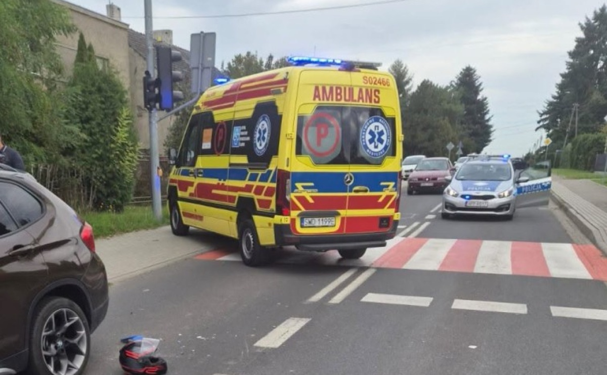 Kolizja w Pogrzebieniu. Motorowerzysta uderzył w BMW - Serwis informacyjny z Raciborza - naszraciborz.pl