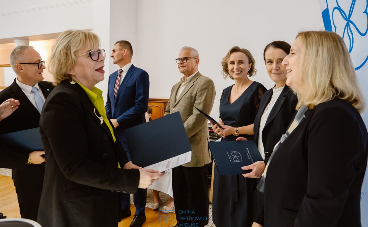 Nagrody Wójta Gminy Pietrowice Wielkie dla nauczycieli i dyrektorów. Kto został wyróżniony? - Serwis informacyjny z Raciborza - naszraciborz.pl