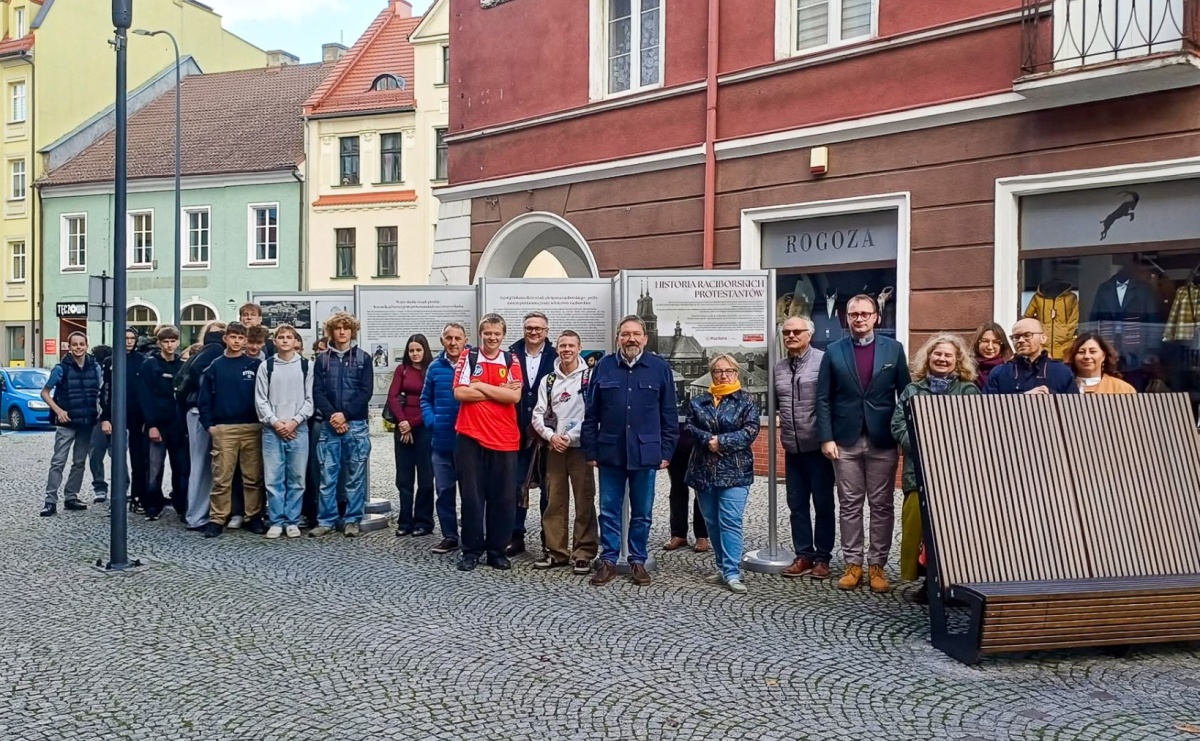 Historia raciborskich protestantów. Nowa wystawa plenerowa na ul. Długiej - Serwis informacyjny z Raciborza - naszraciborz.pl