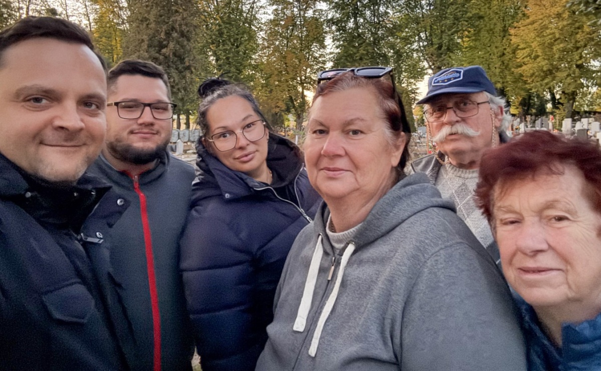 PAMIĘTAMY. Wolontariusze porządkują zapomniane groby w Raciborzu - Serwis informacyjny z Raciborza - naszraciborz.pl