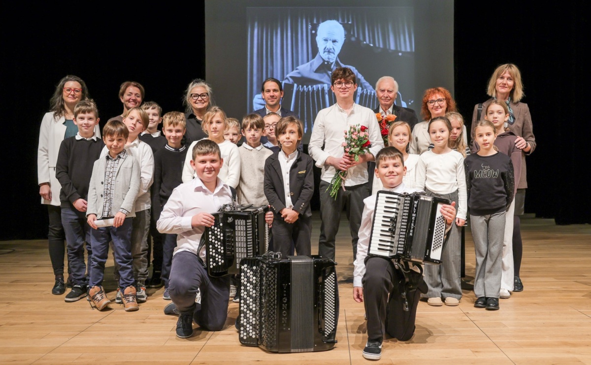 Inauguracja nowego sezonu koncertów umuzykalniających w RCK: Raciborscy uczniowie poznali tajemnice akordeonu - Serwis informacyjny z Raciborza - naszraciborz.pl