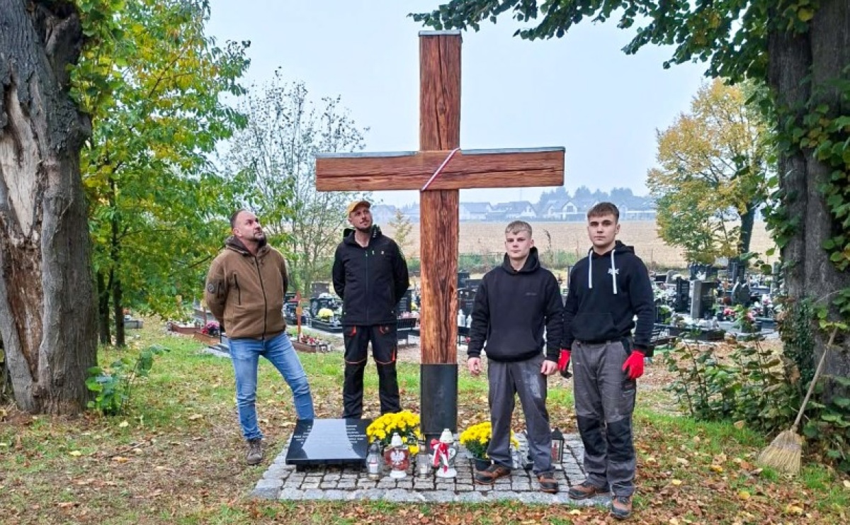 Cmentarz Jeruzalem: nowy krzyż na raciborskiej Łączce - Serwis informacyjny z Raciborza - naszraciborz.pl
