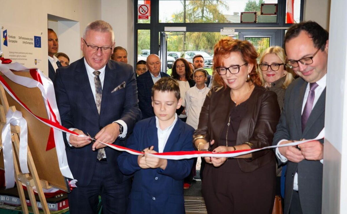 Szkoła w Pogrzebieniu po generalnym remoncie. Otwarto także Zieloną Pracownię - Serwis informacyjny z Raciborza - naszraciborz.pl